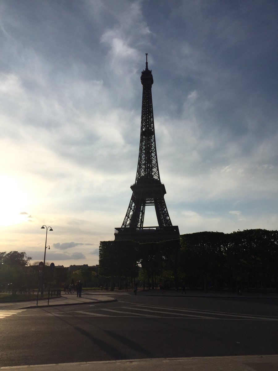 HyacintheB's tweet photo. En piste pour une belle cause : #NoFinishLineParis avec les jeunes des #FJT d'Ile de France @urhaj_idf @ALJTweet - Motivée avec @c_bellessa ! https://t.co/A9EHZ7LtKQ