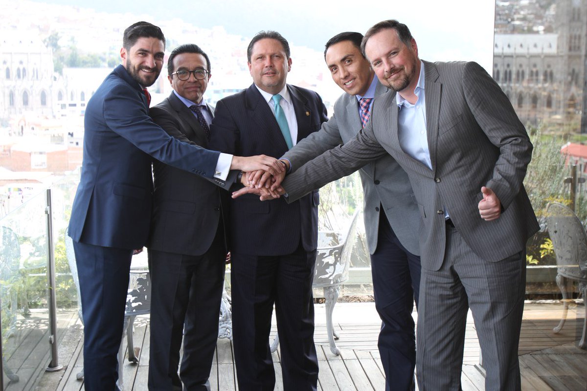 PonceDeLeonEC's tweet photo. Hoy con @edissongarzong, Director de @emco_ep, Gorki Obando, Gerente General de Aneta ratificamos la llegada del Rally en el 2019. Avanzamos en la aplicación de políticas que permitan fomentar  y promocionar de manera inteligente el turismo de Ecuador. (2/2) https://t.co/5v409bYcGz