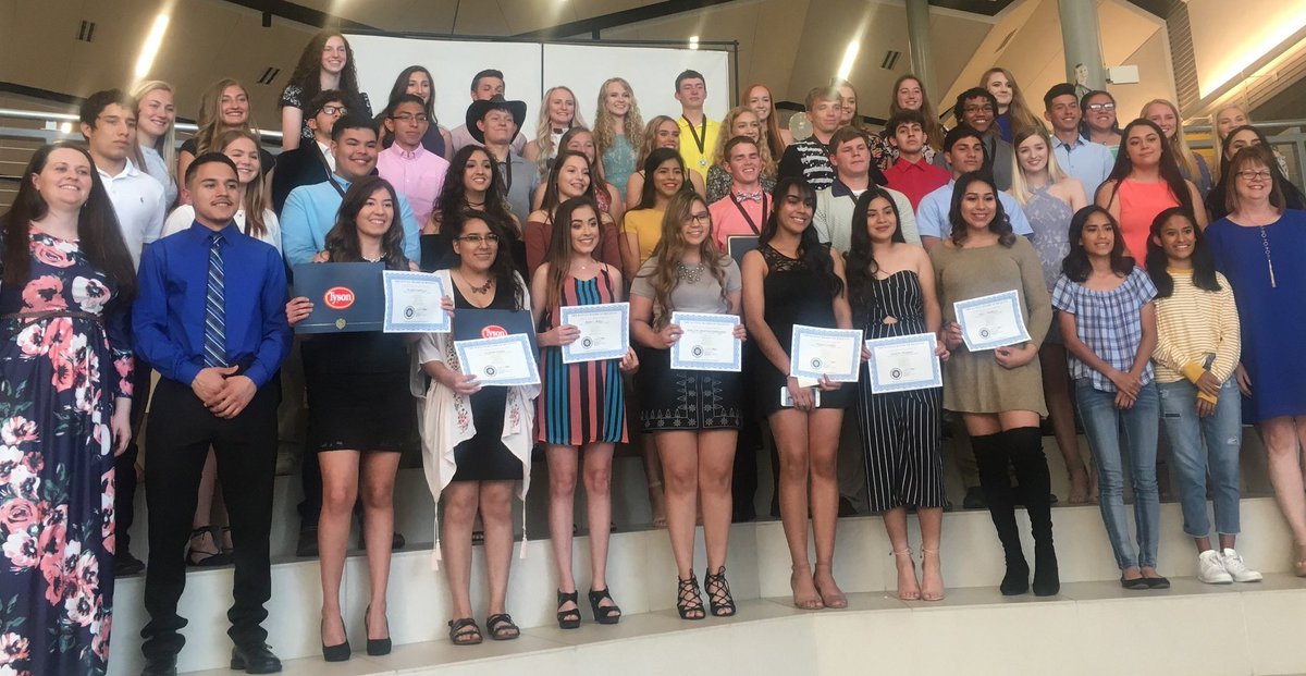 GCHSTHAcademy's tweet photo. One of the finest groups to ever walk the halls at GCHS!  So much class, character, leadership, &amp; excellence in this pic!  #thfamily #gcbuffpride #Classof2018 https://t.co/gm0nOUjimN