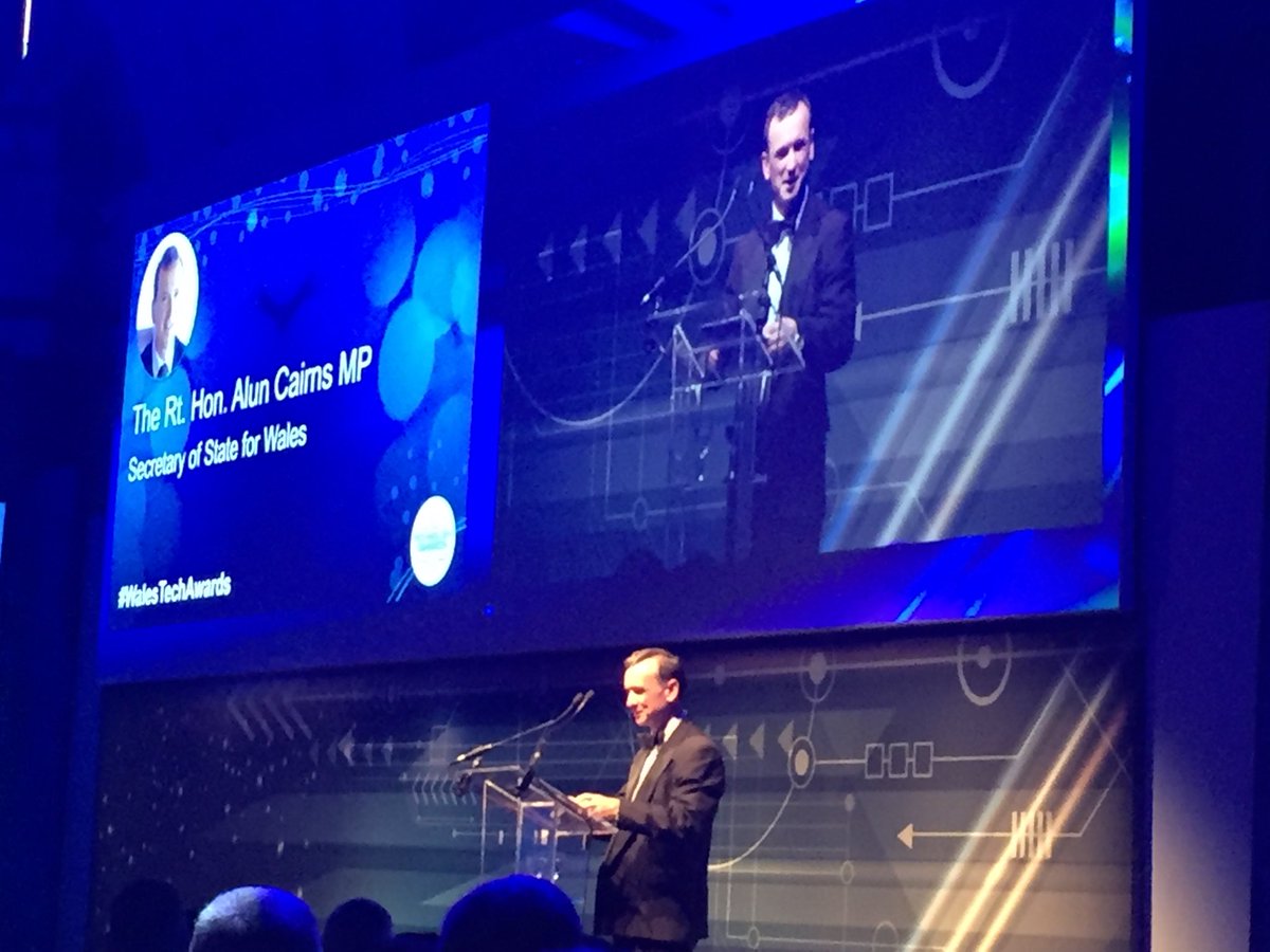 andy_g_sellars's tweet image. Rt Hon @AlunCairns MP describes world’s largest compound semiconductor cluster #CSConnected in South Wales @TheESTnet #WalesTechAwards