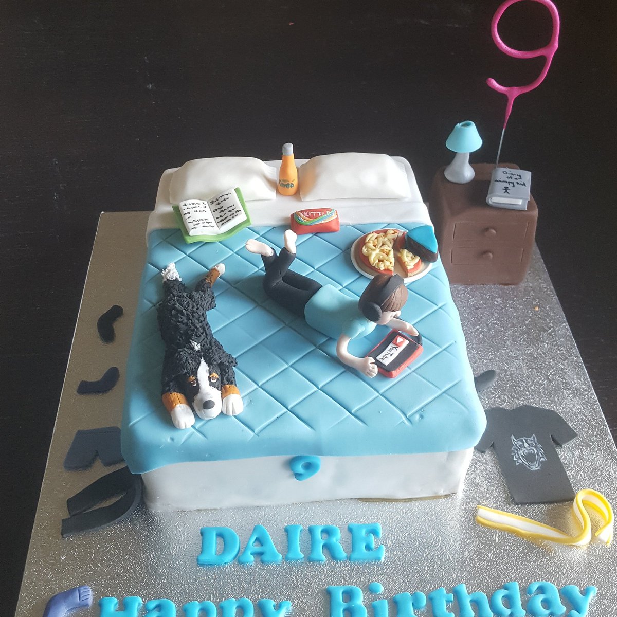 Helen's Cake Corner tweet media