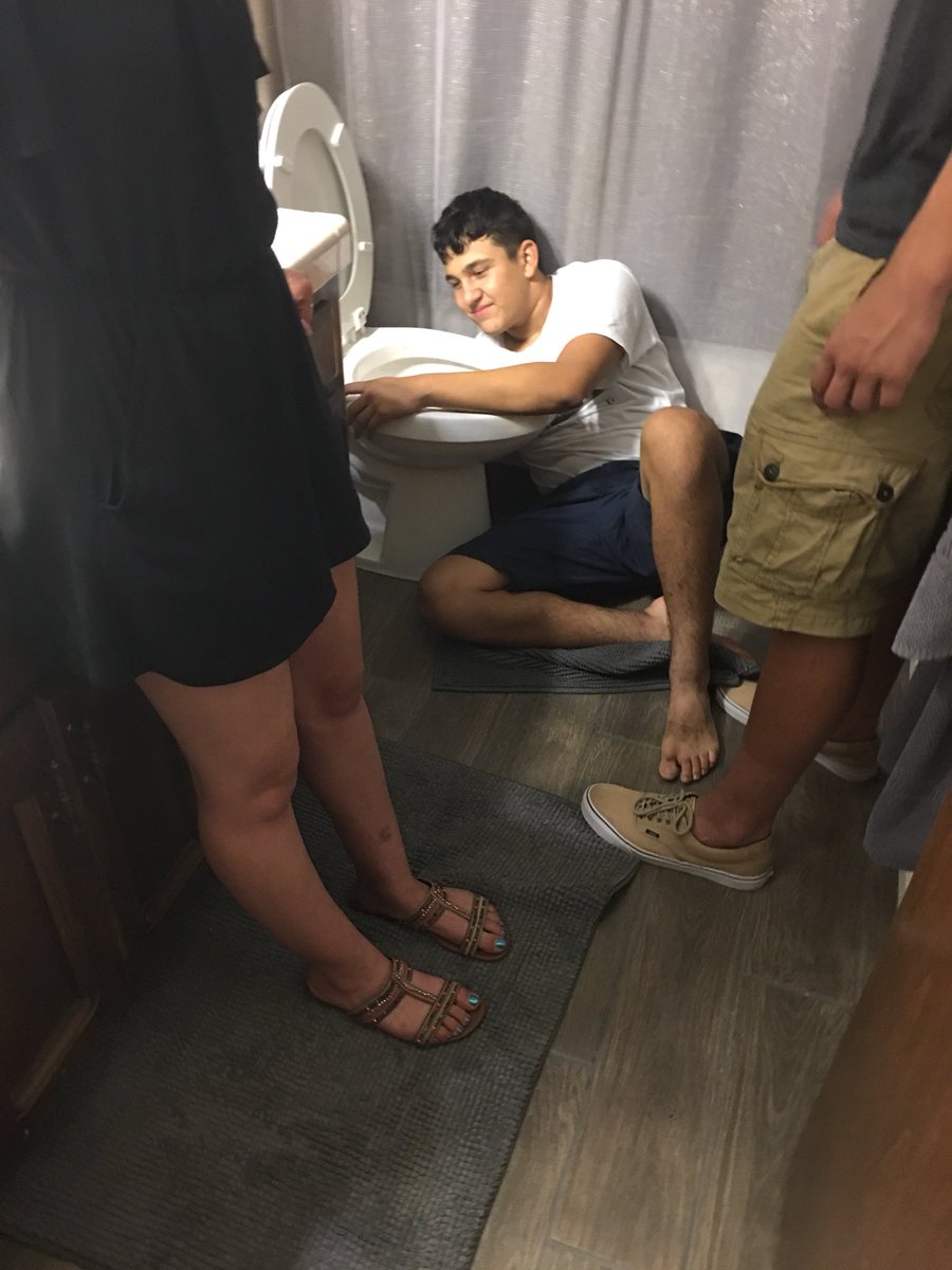 paytonsilva3's tweet photo. Happy birthday to joto boy who still can’t hold down his alchool @castrojserrano https://t.co/ZkYa6yrSw1
