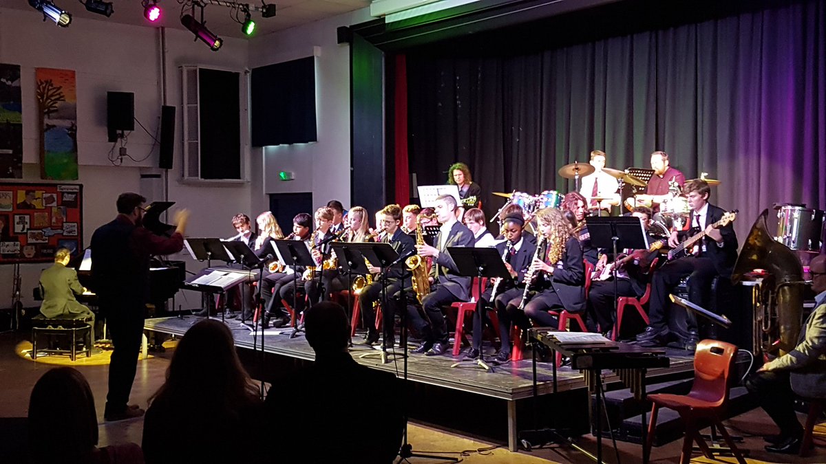 HWSmusicdept's tweet photo. Senior Jazz #TheAlvarTreeFrogs #DixielandAllTheWay #JazzNight https://t.co/wvPzfeqWv5
