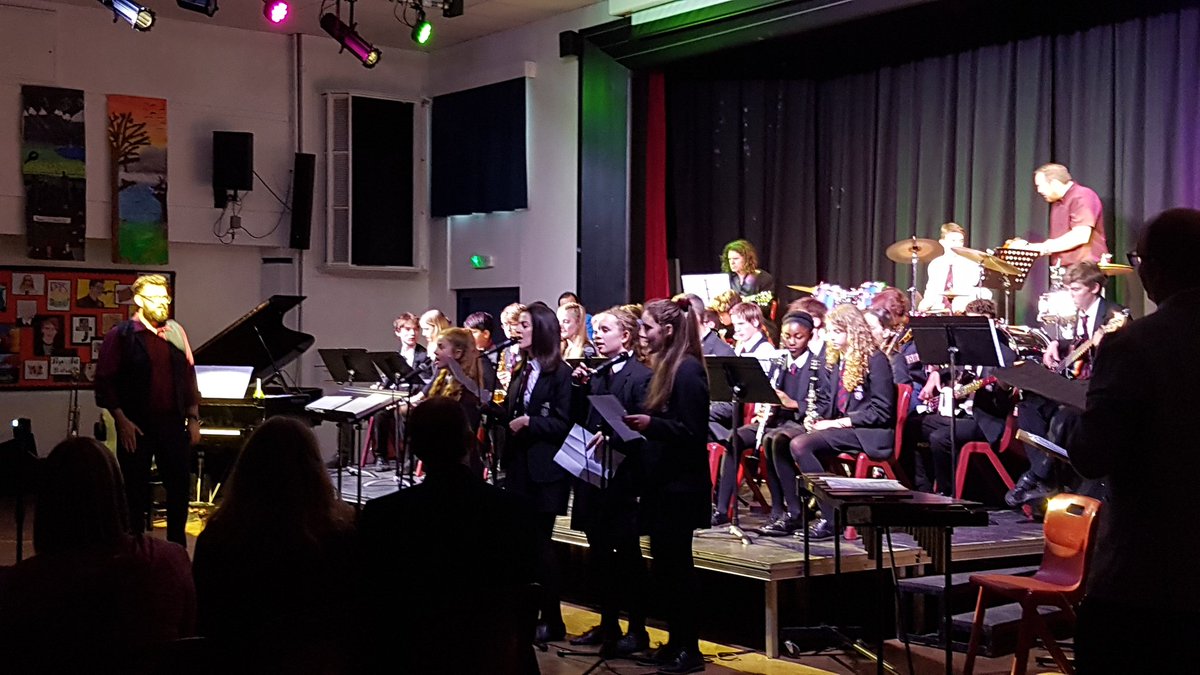 HWSmusicdept's tweet photo. Senior Jazz #TheAlvarTreeFrogs #DixielandAllTheWay #JazzNight https://t.co/wvPzfeqWv5