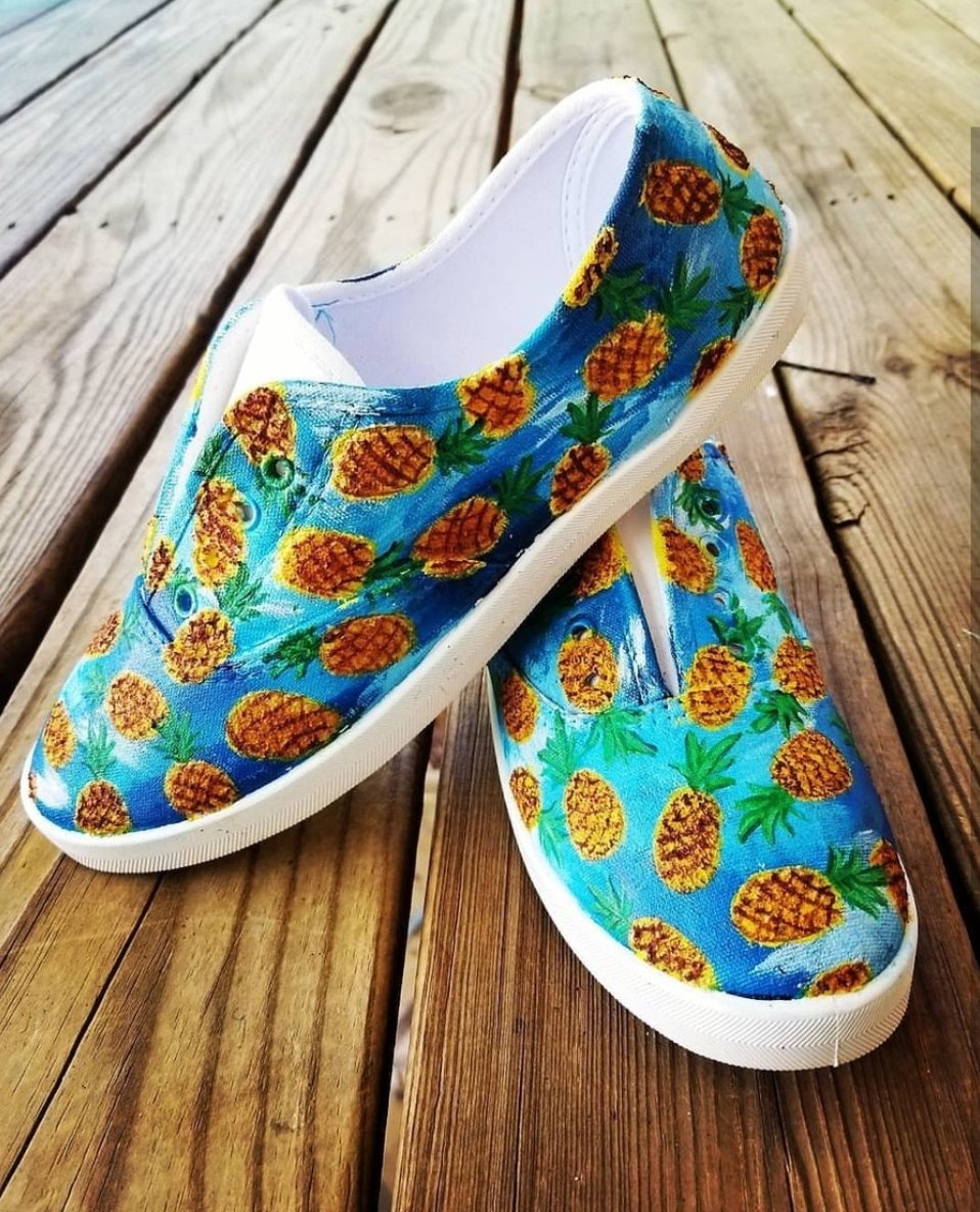 cur8edeclectics's tweet photo. These are so #freaking #cute I can #barely #standit! These #shoes are #handpainted by this month's #FeaturedArtist at https://t.co/GNcsZ86snr 😍😍 She can do all sorts of #styles and #desings, be sure to #checkout the #website and see all of her work! https://t.co/tygkMxlmNX