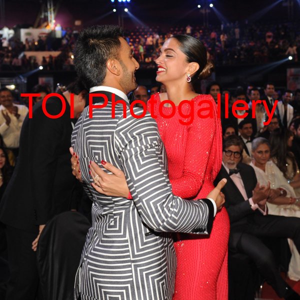 GEOFFREY_INDIA's tweet photo. always the best actors best humans charmant didi princess @deepikapadukone and @RanveerOfficial bhai stay always full of happiness of love of succes and stay always blessed i wish you always alot of love of everyone 🤗👰🤵👰🤵👰🤗❤️😘🙏 https://t.co/zNNegTC6jG