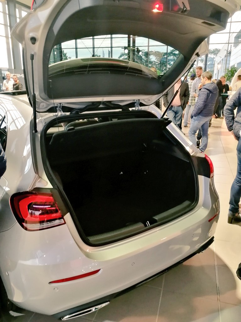 KimMaili's tweet photo. Le saviez-vous ? Le coffre de la #nouvelleclasseA fait maintenant 370 litres !

#hamecherclasseA #soiréeauto @Hamecher_MB https://t.co/ImLzFeBqqT