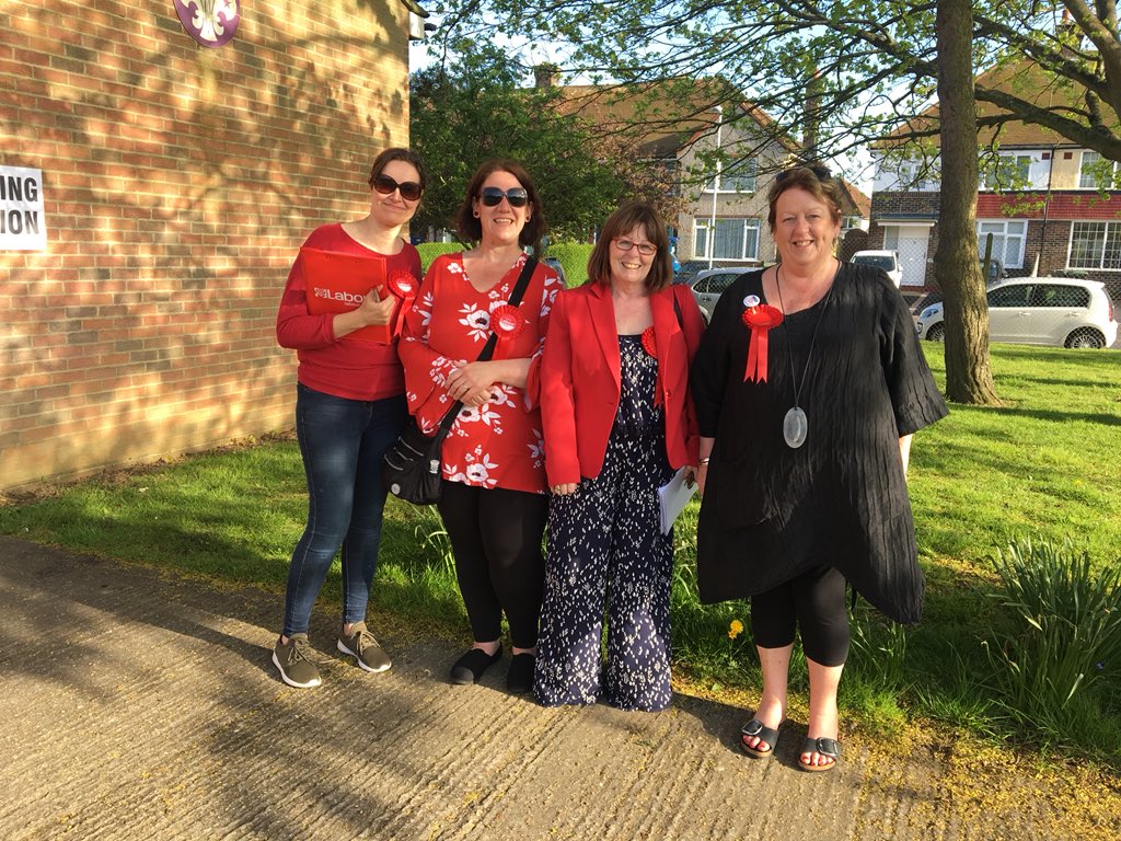 patsy24's tweet photo. Great Birthday getting out the vote !! Amazing day with great comrades โค๏ธโค๏ธโ๏ธ๐นโ๏ธโ๏ธ@LabourEWS #LocalelectionsToday #VoteLabourMay3rd2018 https://t.co/XYnKm8p2dn