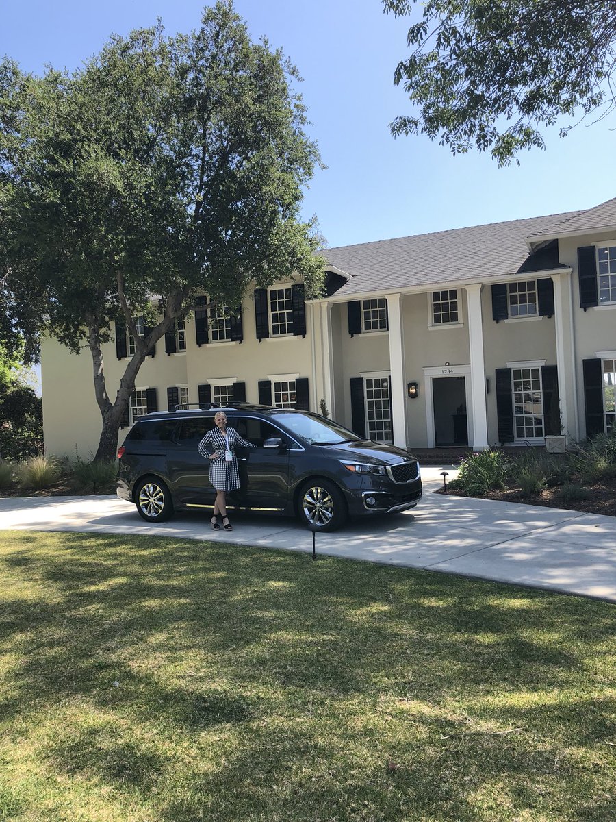 MeganKilis's tweet photo. @Kia test drive in the Sedona! #Kia #HKxKia #sweepstakes https://t.co/zDpMPP5Kt7