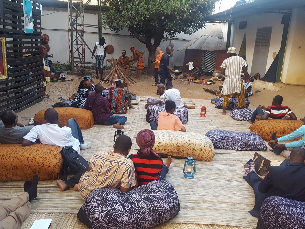 Jeud'ARTS today c'est à base de conte... J'adore le concept... Studio Kirah is a whole other level #Team224 #BestTimeInGuinea