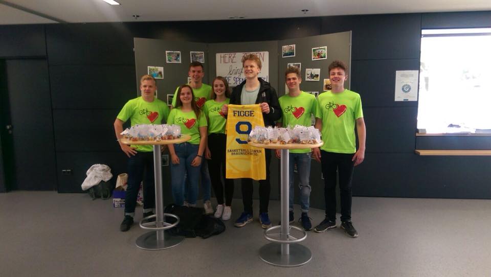 LetsRideForHope's tweet photo. Wir waren gestern beim letzten Heimspiel der Basketball Löwen Braunschweig und durften dort ein paar Snacks anbieten. Dank großzügiger Spenden konnten wir mehr als 500€ sammeln. Vielen Dank! https://t.co/rQUzMARYX1