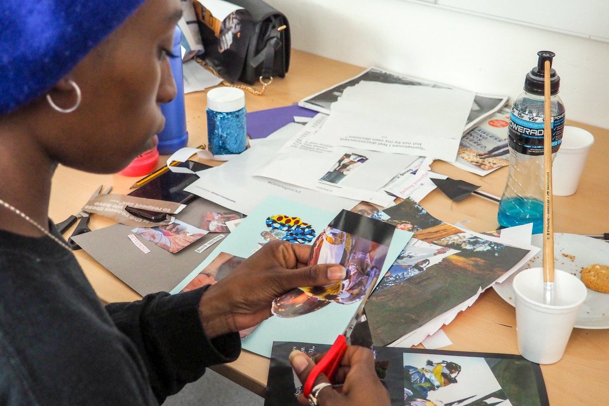 InterlockFound1's tweet photo. #foreignsisters #creativeworkshop ‘Ode to yourself’ in #London. #projectforeignsisters https://t.co/ikNHDe0Ruh #interlock #holendrechtswazoom #anansiswazoom #empowerment #jongerenwerk #kori #youthwork @Erasmus_Project https://t.co/02nfKTrWpj