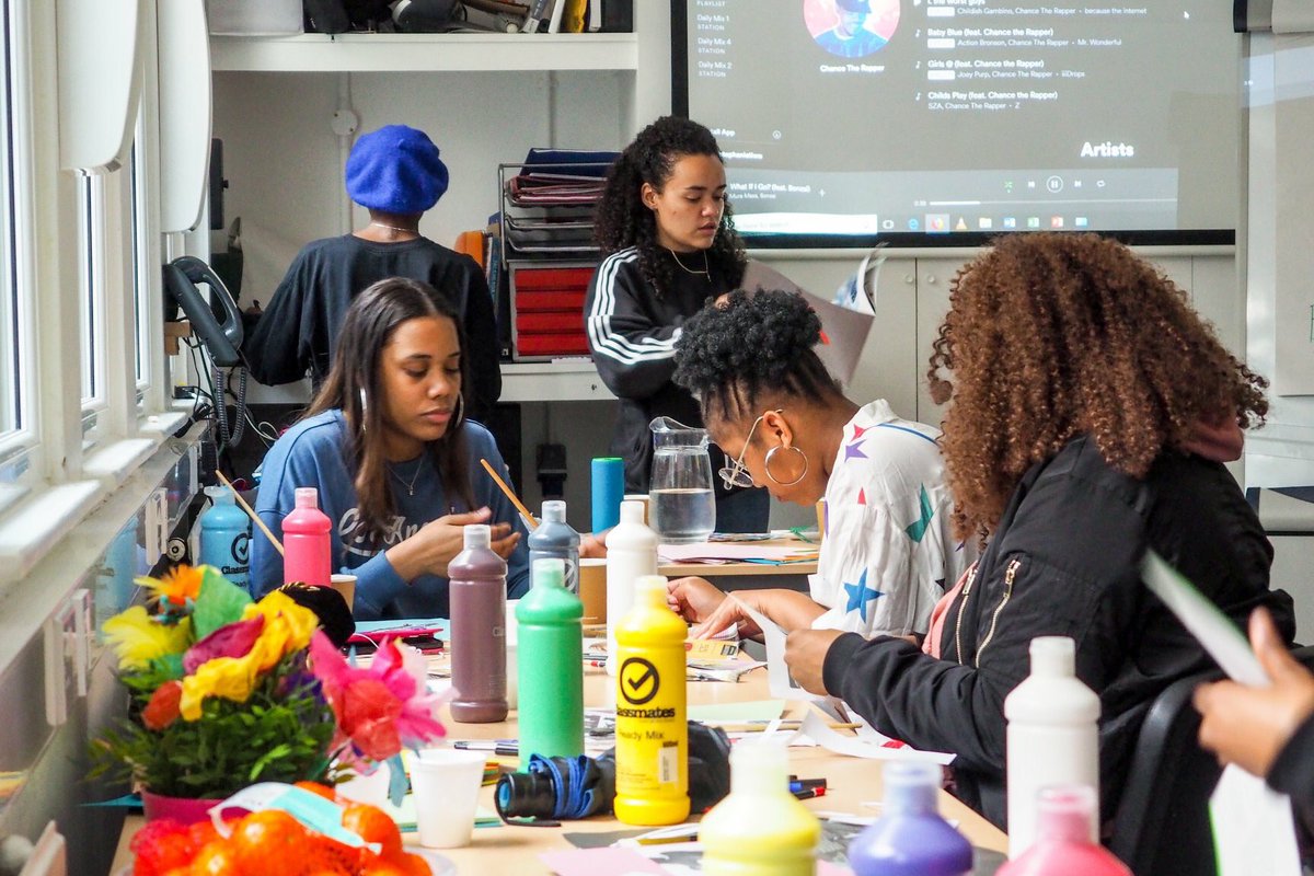 InterlockFound1's tweet photo. #foreignsisters #creativeworkshop ‘Ode to yourself’ in #London. #projectforeignsisters https://t.co/ikNHDe0Ruh #interlock #holendrechtswazoom #anansiswazoom #empowerment #jongerenwerk #kori #youthwork @Erasmus_Project https://t.co/02nfKTrWpj