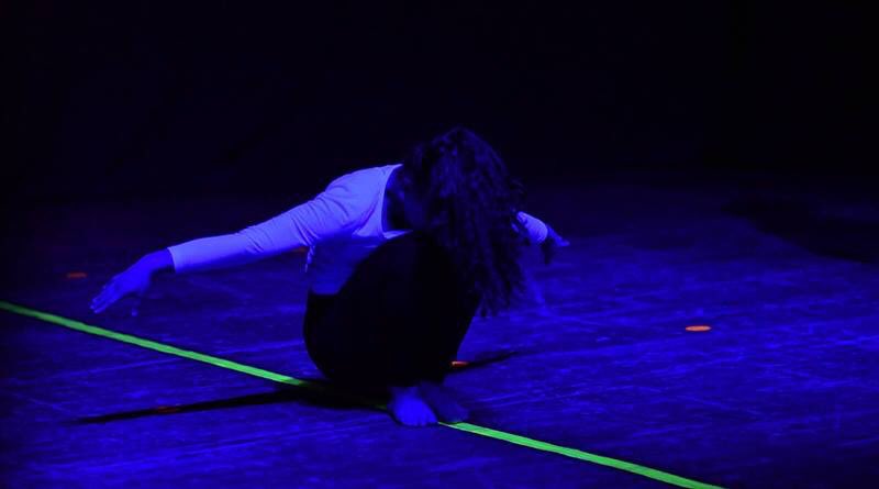 teatroargine's tweet photo. Tra poco, ore 21.00, all’#ITCTeatro, nell’ambito del #FestivalDelleScuole, in scena gli ospiti internazionali di un liceo #macedone! Il gruppo presenta La linea, scritto e diretto dal professor #MarinkoŠlakeski, non mancate! #Argine #TeatrodellArgine https://t.co/33SEcBrQmh