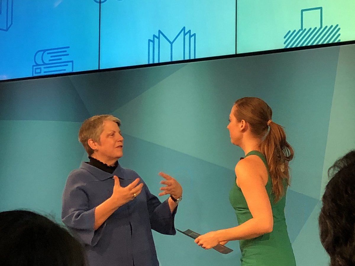 MarjorieZatz's tweet photo. Portia Mira you nailed it at GradSlam!! Great job #ucmerced #ucmercedgraduatedivision https://t.co/XT8Vhu7mb4