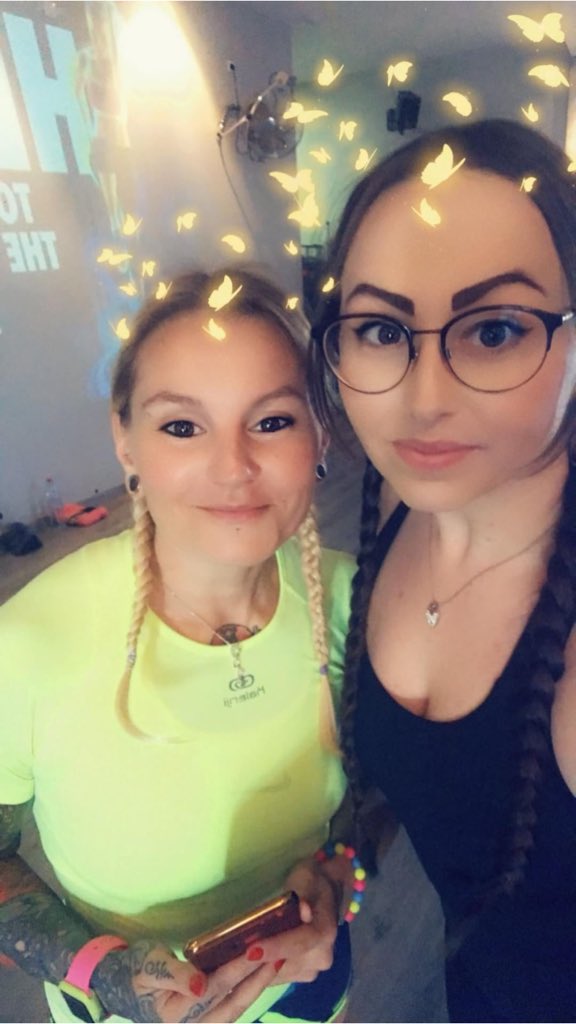 MAYAS15's tweet photo. Let's go for a class of #FitAttack with my great pair then #musculation 💪 + #abs 🍫 #handisport #fitness #fitgirl #fitnesspark #fitnessparklaon #muscle #training #workout #binome #body #bodybuilding https://t.co/vDoE5KVhws