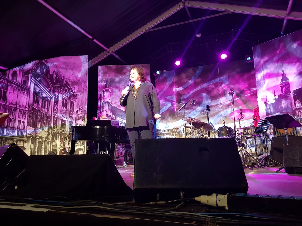 Plus de 2 ans d'absence, mais 1 confirmation, le talent c'est comme le vélo, ça ne s'oublie pas! <a href="/Maurane/">Maurane ✏️</a> #hommageabrel #incrockfestival