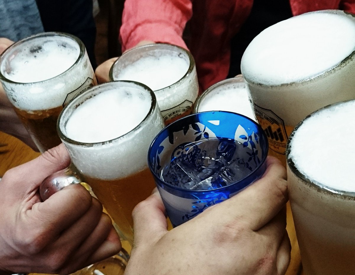 KatuIza's tweet photo. 麺酒処ふくろう@戸塚

昨晩は仲間9人で久しぶりにふくろう呑みでした🍺🍶
乾杯✨🍻🎶してから
焼き空豆
トマトと新たまねぎのサラダ
レバニラ炒め
青菜のニンニク炒め
麻婆豆腐
豚串
はまぐり出汁巻き玉子
近江牛餃子
メチャ盛り上がり飲み過ぎでした😵🍺🌀
ご馳走様でした😋🍺🈵 https://t.co/6LG9cjUvph