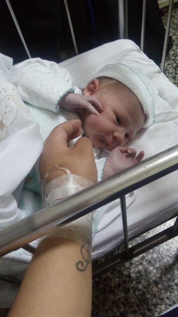 PriGonzalez99's tweet photo. 03-05-2018 a las 17:15 hs con 3,320kg nació el gran amor de mi vida. Sos muy hermoso hijo! 
Te amamos Noah 😍👪💕 https://t.co/svuODCA7UY