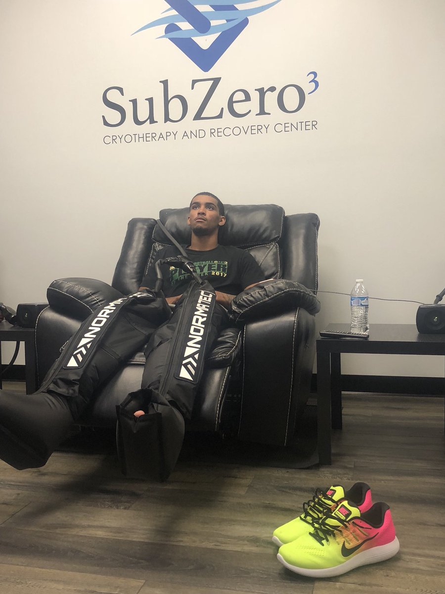 therealkwat's tweet photo. Gotta get that recovery in after spring practice @SubZero3Recover #Subzerorecovery #Takecareofyourbody https://t.co/HgEUdfxWrC