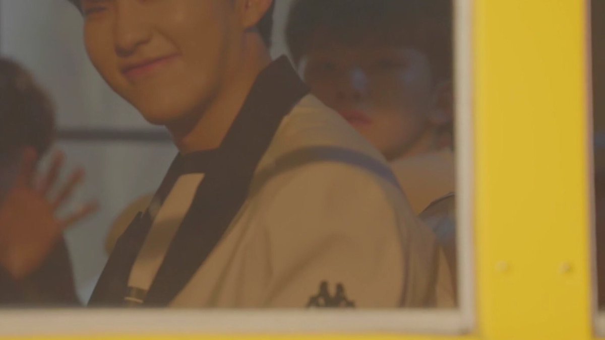 Jihoon behind soonyoung and soonyoung behind jihoon.