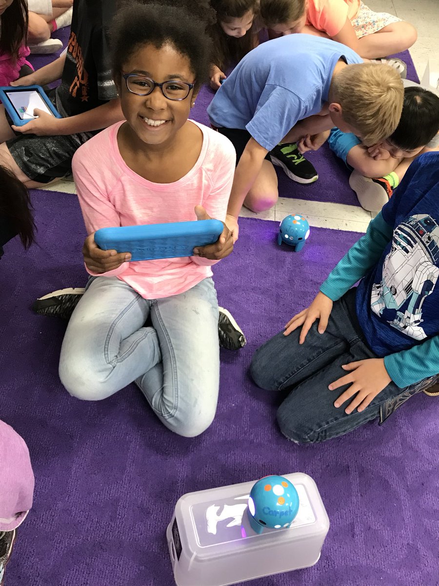 scegatortech's tweet photo. @SCES_Navigators 2nd graders had a ball learning how to use the Dots today!  @FBISDSTEM @WonderWorkshop @rwootenits https://t.co/AhfmY0F2zk