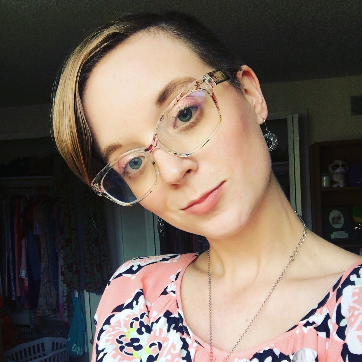 KelsRACHA's tweet image. Quite pleased with how well my makeup matched my dress today. #colorcoordination #complementarycolors 👌🏻😊😎