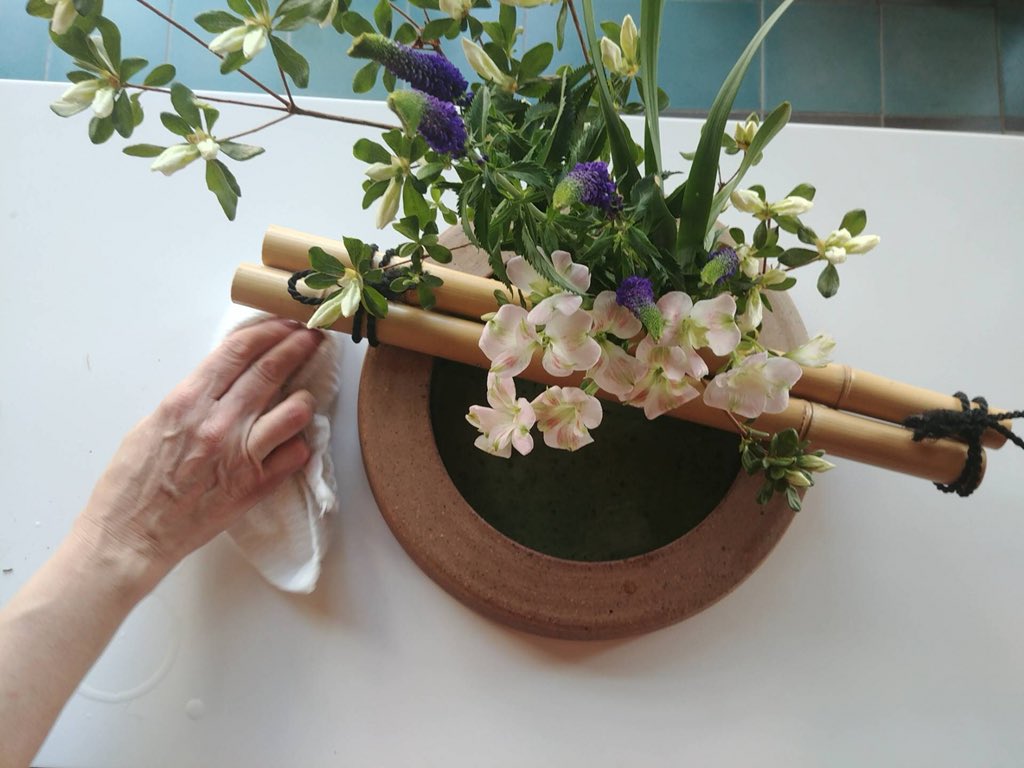 solidstatedc's tweet photo. “The flowers were an expression of [my mother’s] spirit...There were little stories that were told through her flower arrangements that made me understand her heart.” @MGH_8 #SeasonsOfMyMother #SSBevent https://t.co/02IIBE6qQ0