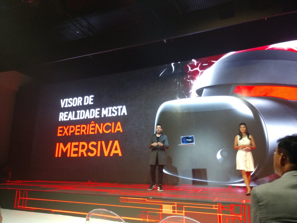 submarino's tweet photo. Tão falando do HMD Odyssey, o óculos de realidade mista, que tá com resolução de tela de 1600x1440... E já vem com headphone AKG embutido 🤙 - @SirFeijao 

#samsungnotebook https://t.co/GEjOQjMghE