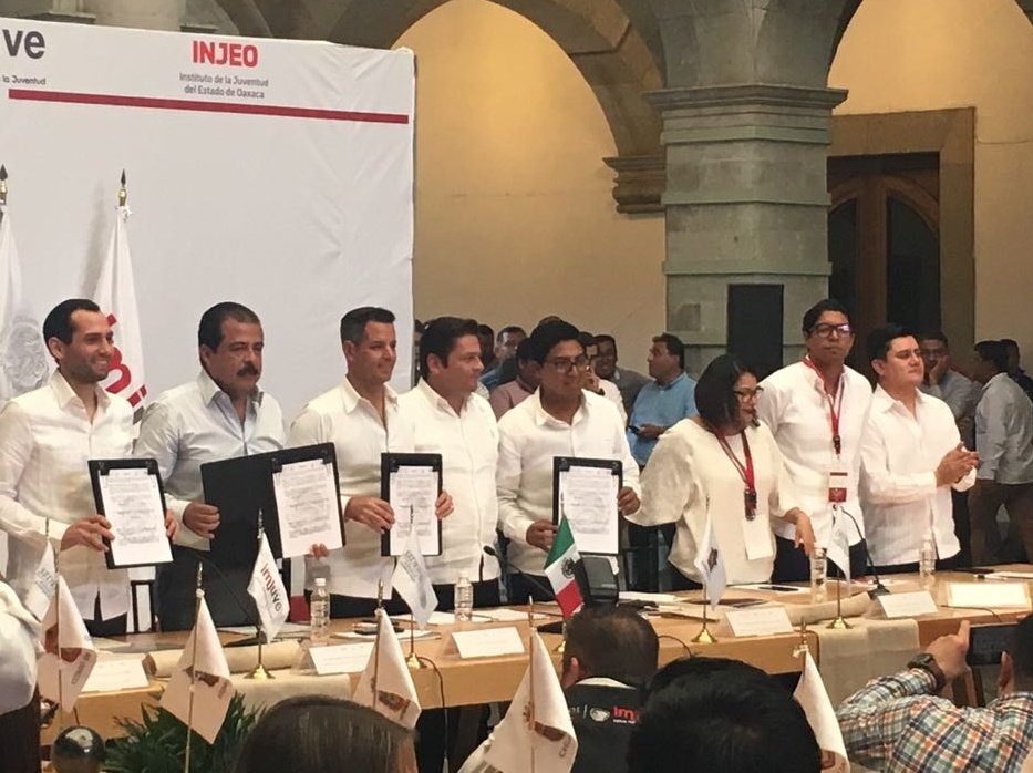 Injeo_GobOax's tweet image. Por primera vez, el Estado de #Oaxaca es sede del Encuentro de Titulares de Juventud de las Entidades Federativas; con ello se fortalece y dignifica la postura juvenil, en coordinación con @ImjuveMX a través  de nuestro convenio. #JuventudesMx14,  #FuerzaINJEO.