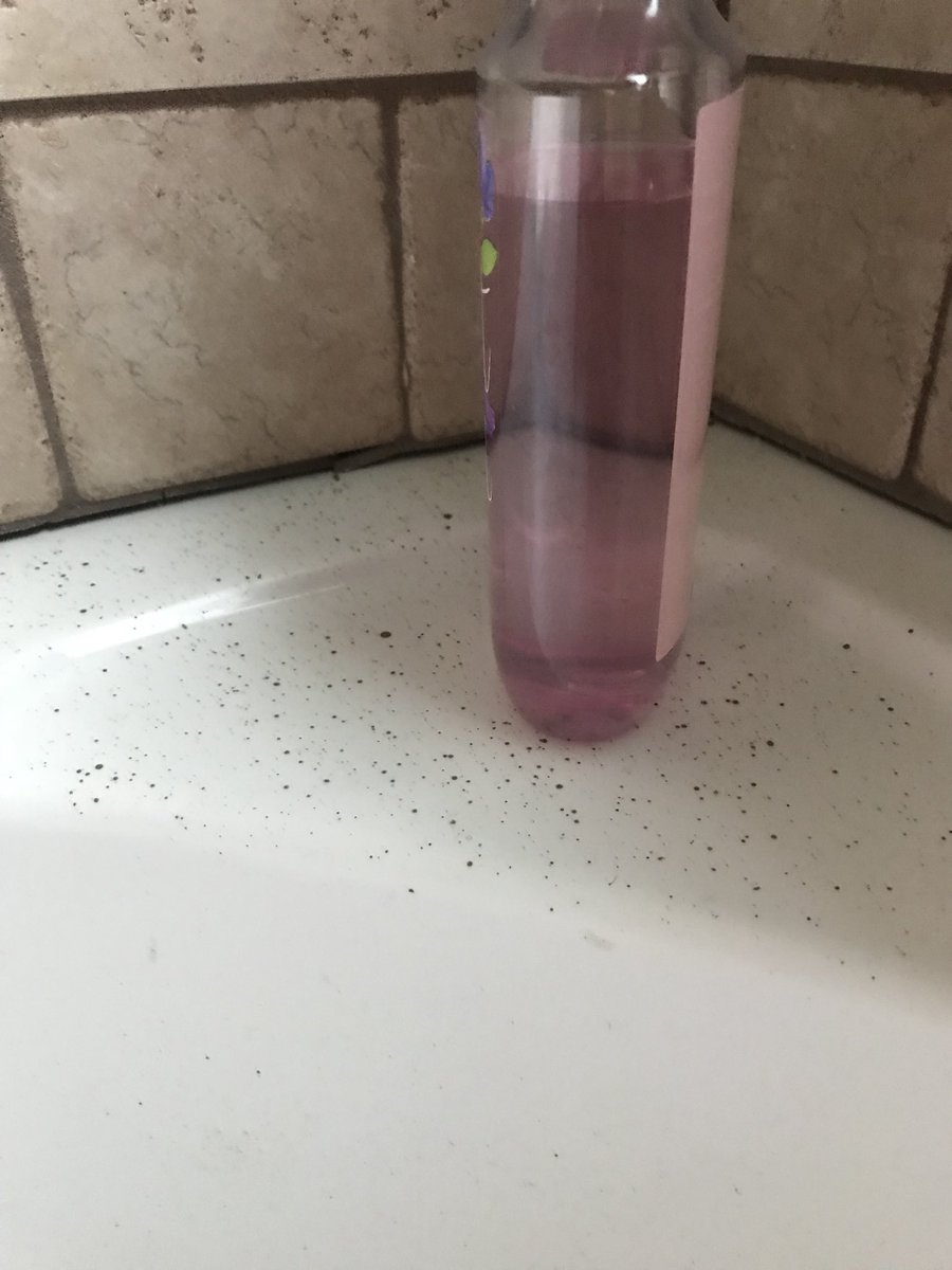 VlSauce's tweet photo. So if this happens can I fix it? Latex paint but it’s dry😭 #home #help #diyfail https://t.co/HMgf77smn7