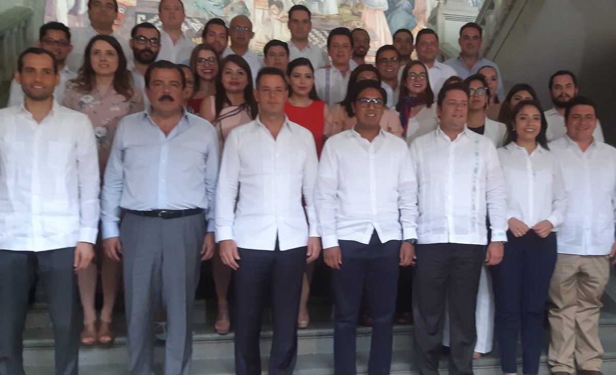 Injeo_GobOax's tweet image. Por primera vez, el Estado de #Oaxaca es sede del Encuentro de Titulares de Juventud de las Entidades Federativas; con ello se fortalece y dignifica la postura juvenil, en coordinación con @ImjuveMX a través  de nuestro convenio. #JuventudesMx14,  #FuerzaINJEO.