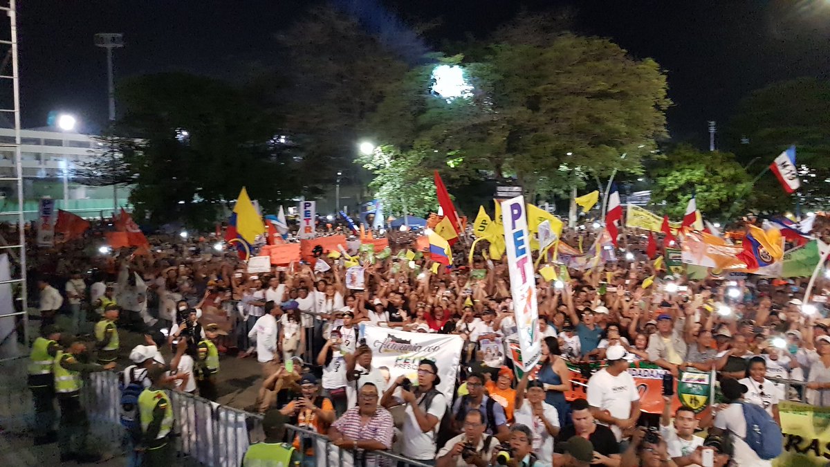 petrogustavo's tweet photo. Santa Marta en este momento, inmensa https://t.co/a3Fxqso6OK