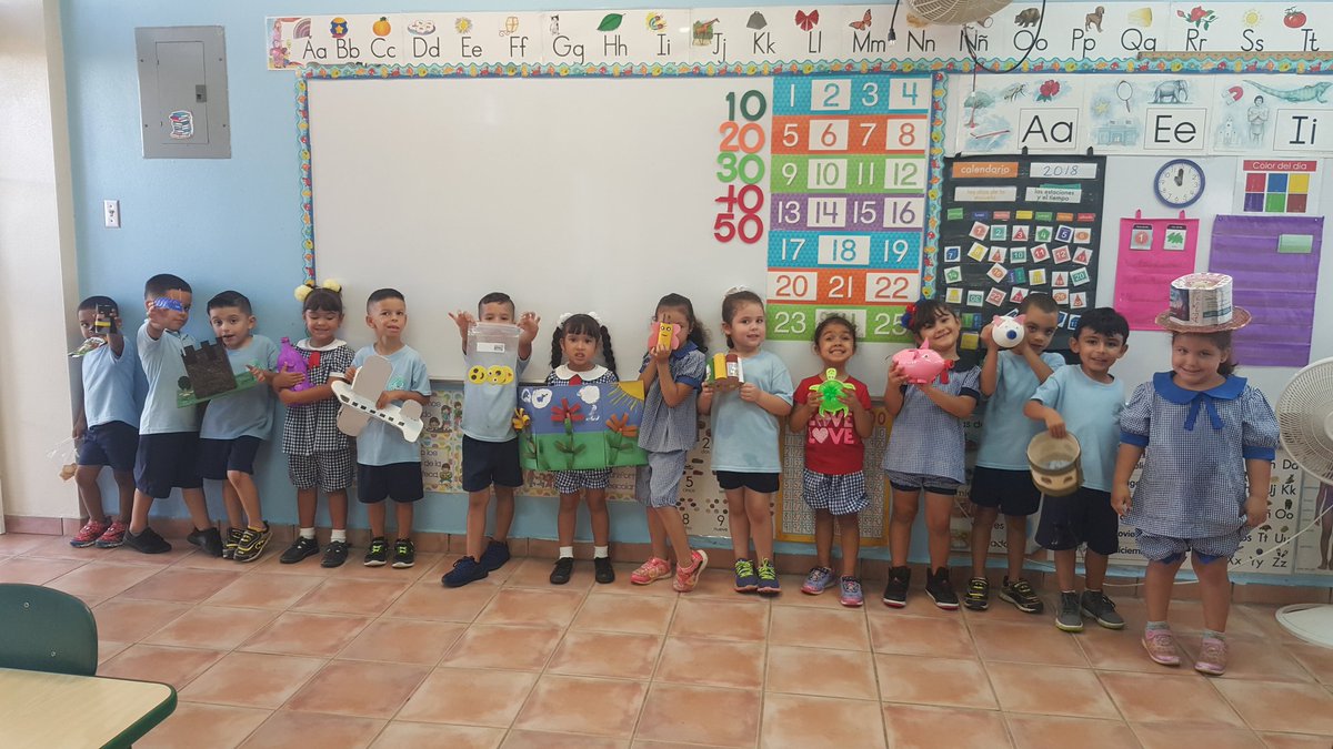 StephaniePrez04's tweet photo. Algunos de mis niños con sus trabajos de material reciclados. Escuela Epifanio Estrada Isabela #prekinder #todoporlosniños #separteDE @EscD15404 @migueldavilapz @SecEducacionPR @EDUCACIONPR #celebralaniñez https://t.co/hRuB29SAG5