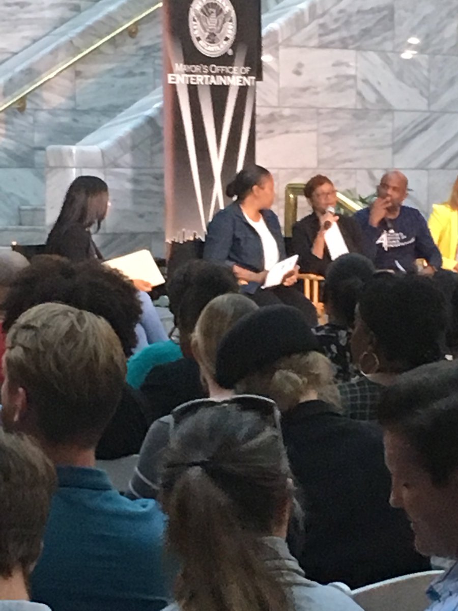 Shaunya_Chavis's tweet photo. Good seeing @larondasutton and other Film Industry Liaisons &amp; Production Reps at packed @Cityofatlanta Mayors Film &amp; Entertainment Town Hall. #FultonFilms #Partnerships https://t.co/8AkHaEChBg
