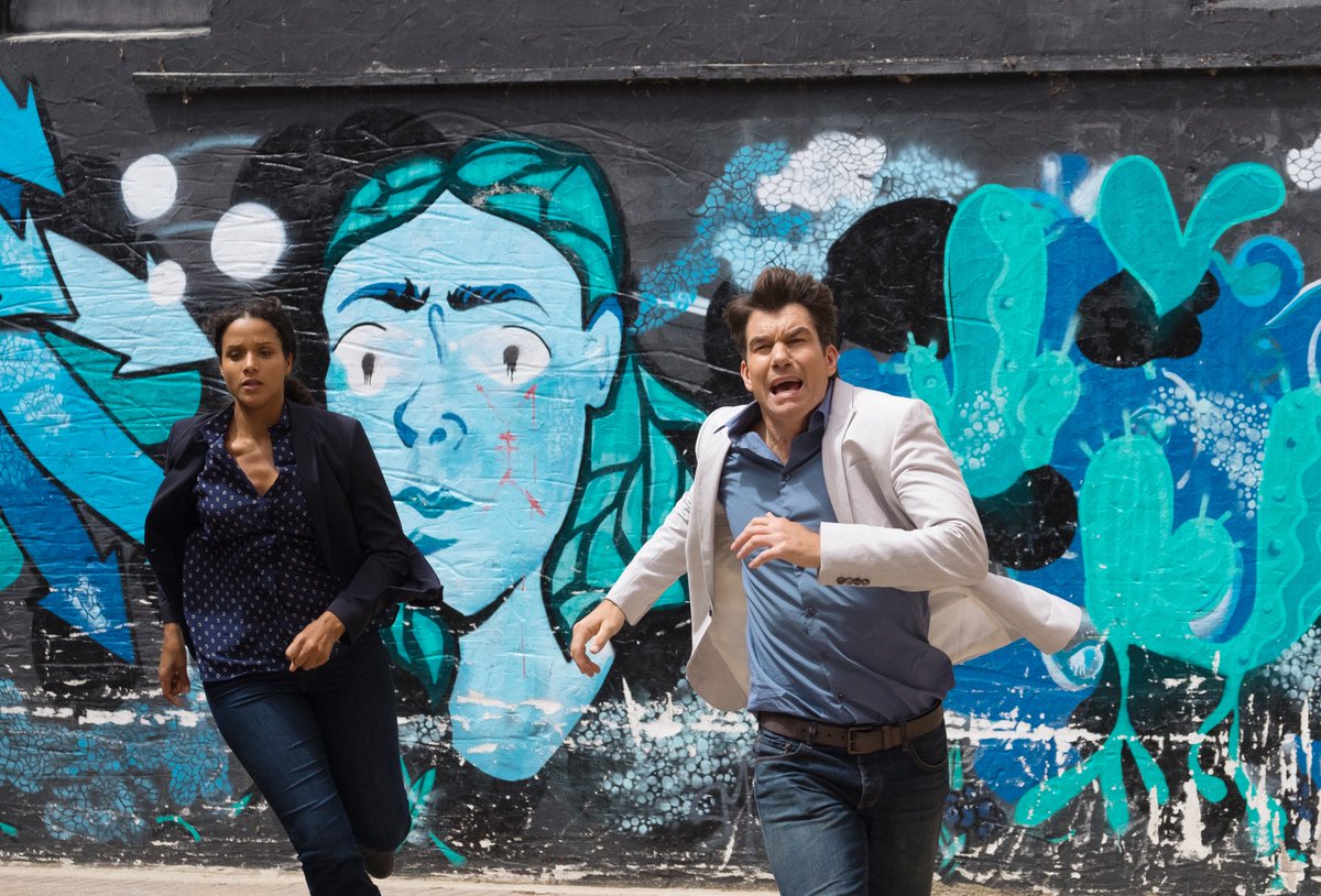 Real Detective Skill: physical fitness for the pursuit of a suspect on foot. You taking notes <a href="/MrJerryOC/">Jerry O'Connell</a>? Look for this moment this week on #Carter! @AXNpl @AXNro @AXNbg @AXNcz @AXNhu #CarterOnAXN