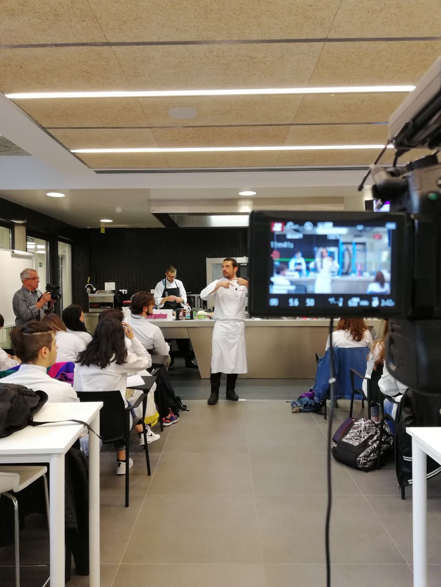 andando_bcn's tweet photo. ¡Atención, grabando! 📽 #MadeInAndando
Hoy hemos grabado una Masterclass sobre el helado y sus aplicaciones en la escuela de hostelería @CETT_UB https://t.co/ScKfydVDDS