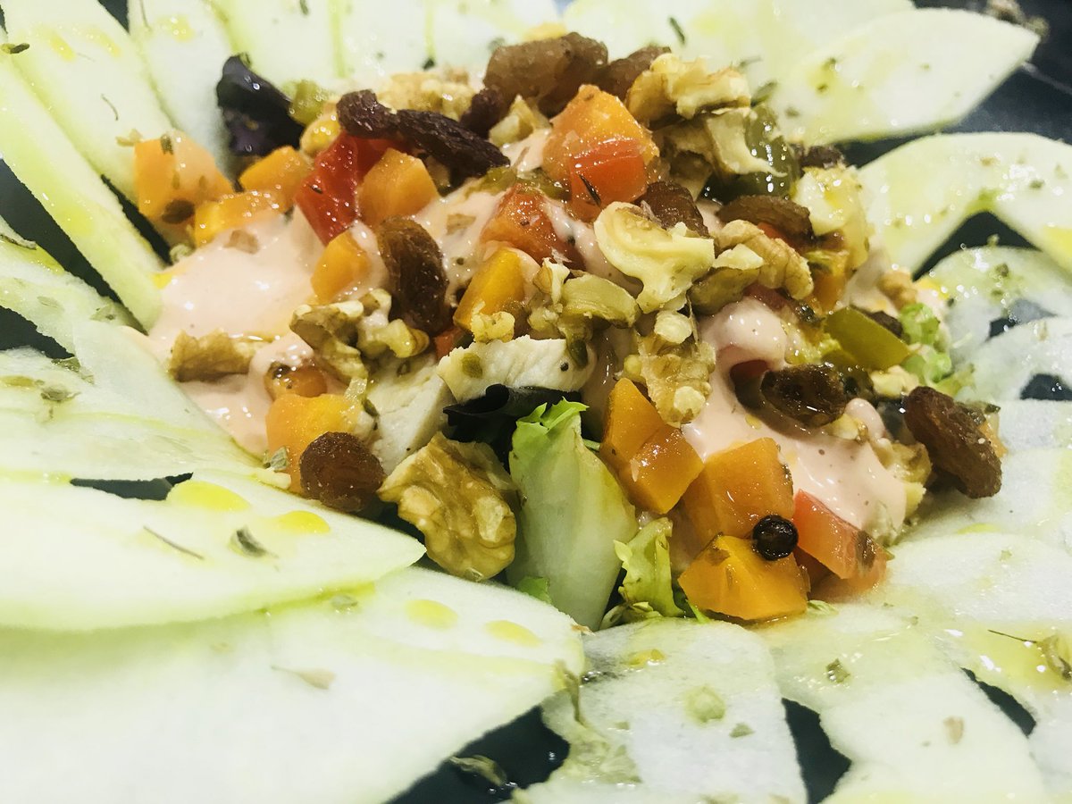 JaenGastronomco's tweet photo. Sale nuestro primer plato: una ensalada de perdíz en escabeche. 
@cookyartoledano @PeriodistasAND @prensajaen 

#JaénGastronómico https://t.co/tiQoGVt53c