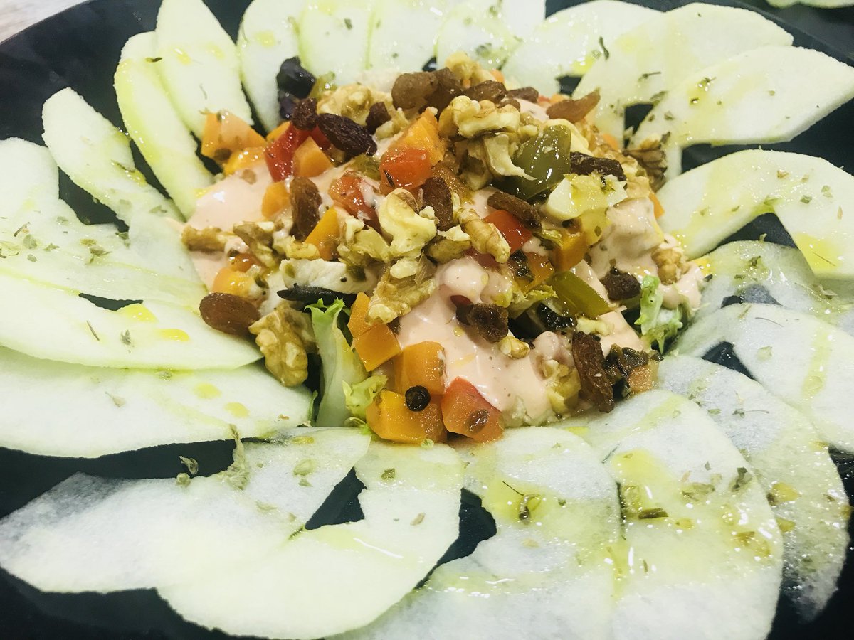 JaenGastronomco's tweet photo. Sale nuestro primer plato: una ensalada de perdíz en escabeche. 
@cookyartoledano @PeriodistasAND @prensajaen 

#JaénGastronómico https://t.co/tiQoGVt53c