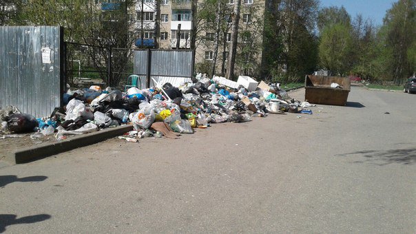 <a href="/Tularegion71/">Правительство ТО</a> <a href="/admyasnogorsk/">АМО Ясногорский район</a>  Это ул. Машиностроителей.  Сколько это может продолжаться?  Когда будет вывоз мусора и с какой периодичностью??? За что мы платим?