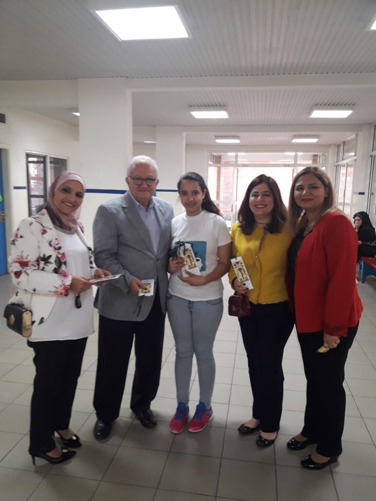 ما وجدنا أجمل من زهرة اللّوتس، رمز النّقاء والحياة المتجددة في الحضارة الفرعونية القديمة، كي نقدّمها كتذكار رمزي من متعلمي السادس إلى ضيوفنا الكرام الذين زادوا المعرض تشريفًا بحضورهم وتفاعلهم مع المتعلمين @DawhaHighSchool