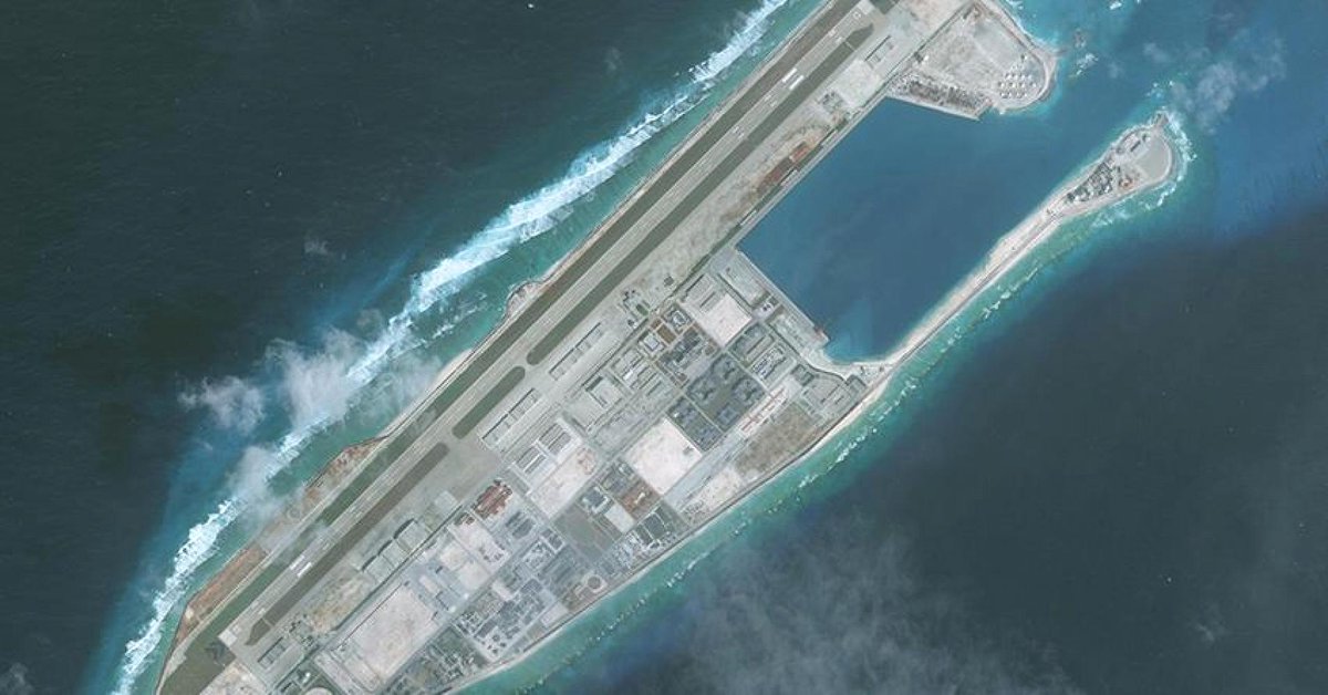 mrlynx_oficial's tweet photo. Ojo! #China ha instalado en las ultimas semanas diversas baterias antiaéreas de misiles HQ-9B y antibuque YJ-12B en tres puestos fortificados en las Islas #Spratley cuya sobirania está en disputa internacional cc @mavidonate https://t.co/VSGlMA7PKk