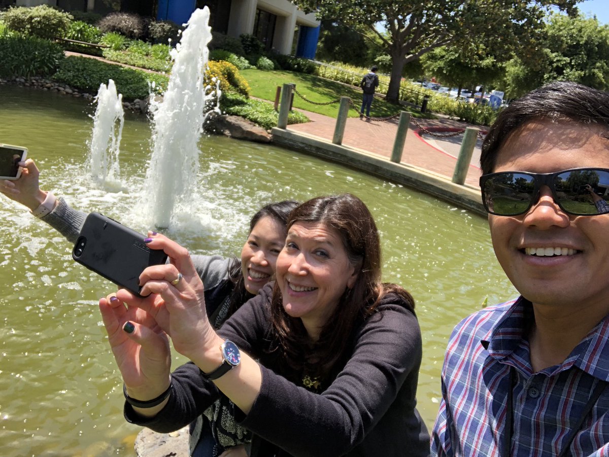 b5lee's tweet photo. A selfie inside of a selfie, inside of a selfie #wrapture #intuitlife https://t.co/r0lrVYCWNb