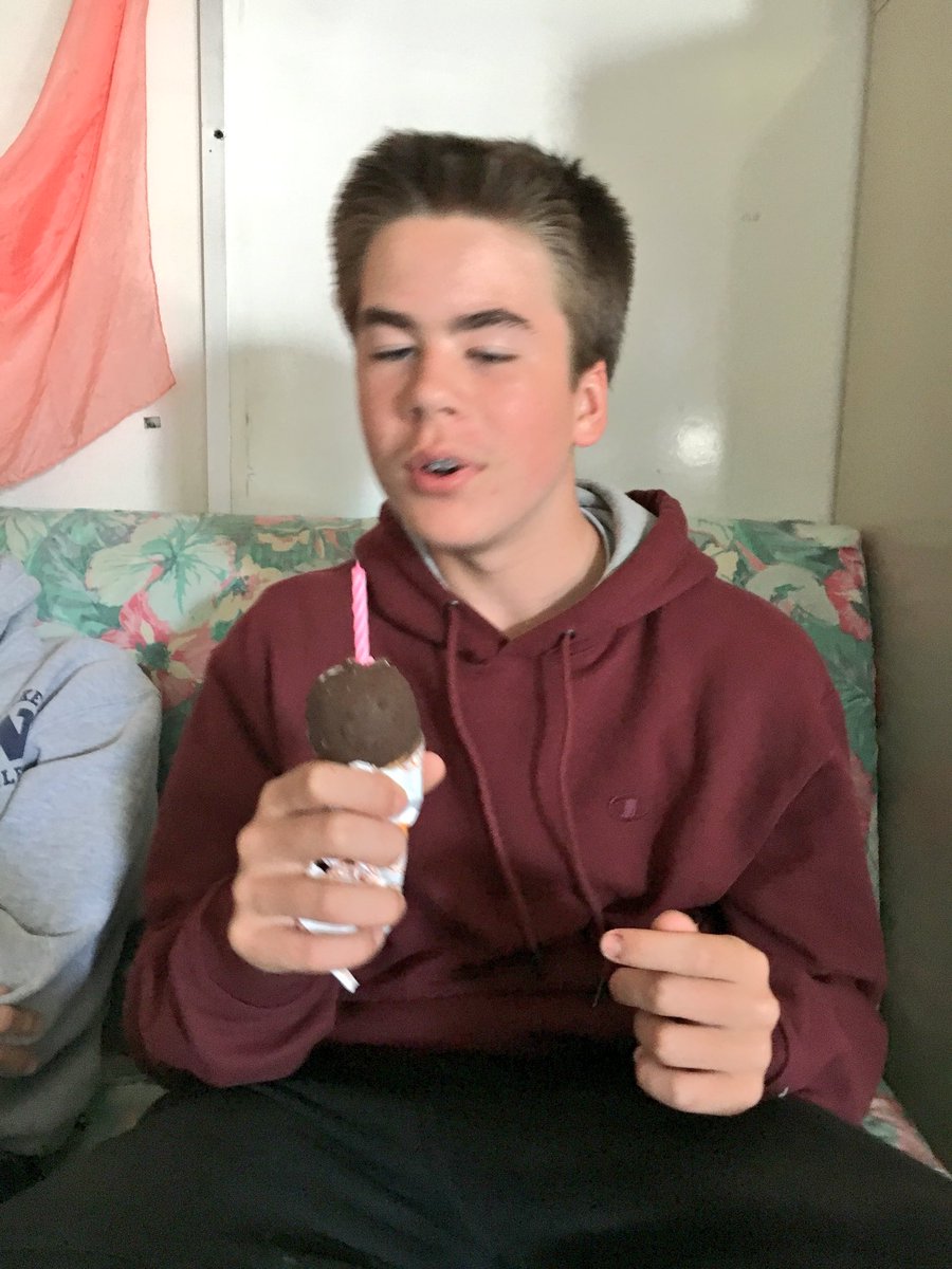 reinemoreads's tweet photo. #102point0 wishes this kid a happy belated! #freshies #advisoryrules #makeawish https://t.co/jxxRYNIdYY