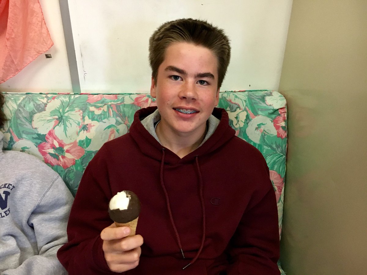 reinemoreads's tweet photo. #102point0 wishes this kid a happy belated! #freshies #advisoryrules #makeawish https://t.co/jxxRYNIdYY