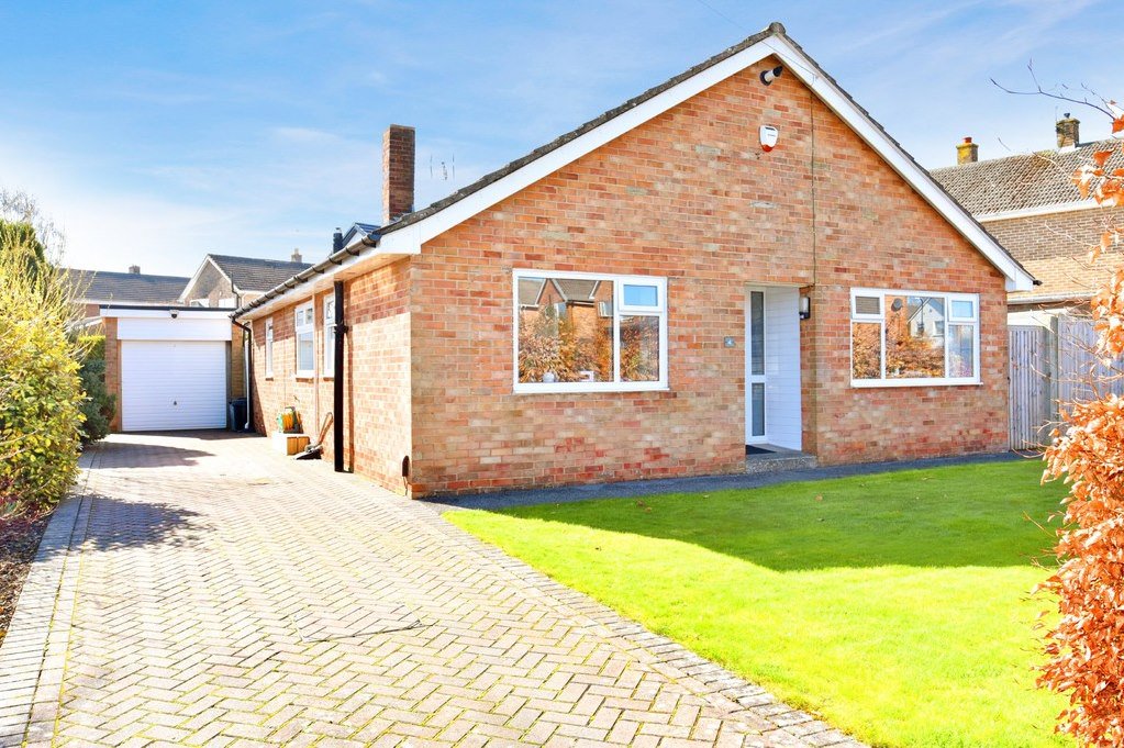 YEPleeds #Homes A beautifully presented three bedroom detached bungalow. #property Check it out here:  tinyurl.com/ycfnaddd
