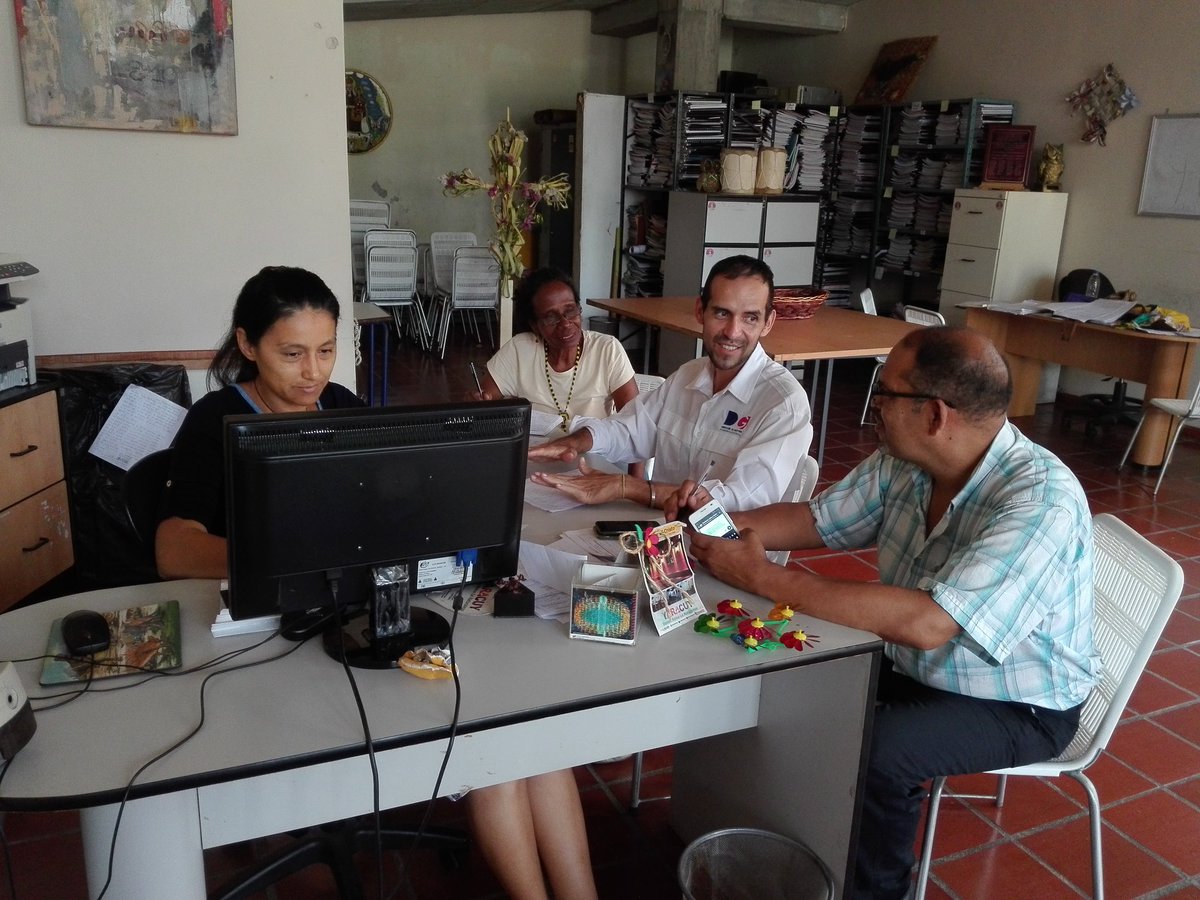 Gabinete de cultura de #Yaracuy <a href="/gabineteyaracuy/">MinCultura Yaracuy</a> Coordinador de cultura de la .<a href="/uney_oficial/">UNEY</a> Roberto Tovar .@UNEYComunicacion
 adelantan acuerdo de cooperación reciproca para formación investigación y difusión  
#PorMasYMejorCultura  

.<a href="/MedozaWullian/">Wullian Mendoza</a> .<a href="/FundaciteYara/">Fundacite Yaracuy</a> .<a href="/CLEY2017/">CLEY2017</a>