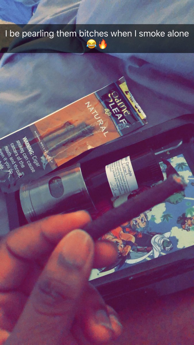 mello_mark2's tweet photo. I be pearling them bitches when I smoke by myself lol! 🔥🍃💨 #Stoner #Weed #OffDay #BitchImHigh #Lmao https://t.co/9B61bpCN8h