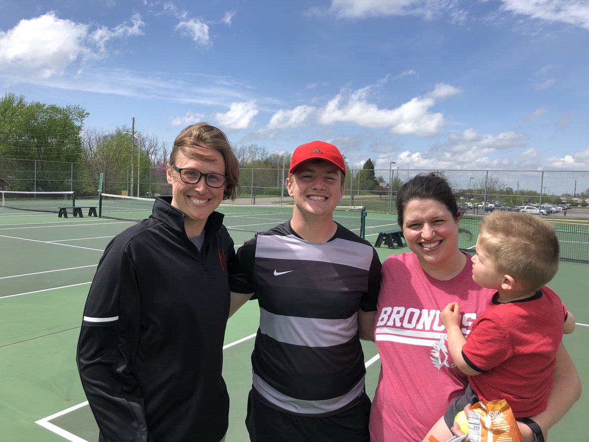 LSNBusiness's tweet photo. Thanks Drew for the kind words and the walk through the tennis 🎾 tunnel! So cool! We are proud of you!! 
#staffappreciation #broncopride #bizkid
@Mrs_Purkey @fruits_lsn https://t.co/CpkxvifDcO