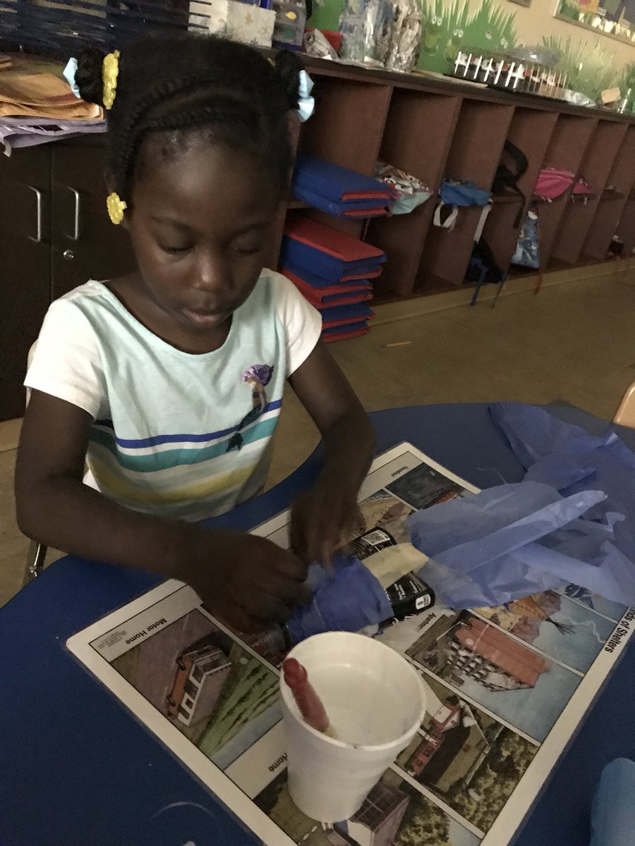 #VBE #vbevibe #prek #oceantheme Chloe is making a #clownfish Chiemela is making a #bluetang #recycleables #plasticbottles @sdircprek